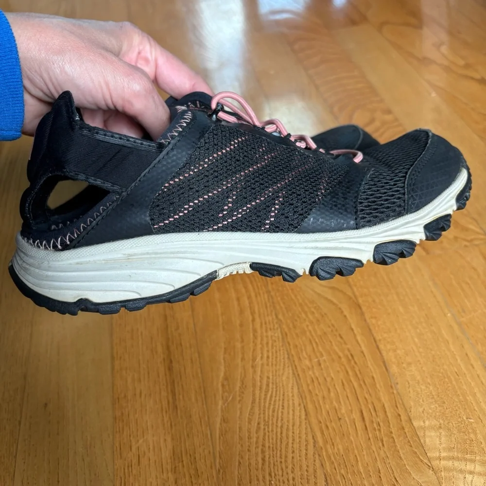 The North Face Womens Litewave Amphibious II Trail Running Shoes Black coral 6.5